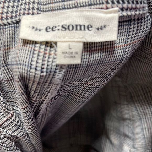 Plaid Tie Waist High-rise puddle pants that are cut in a relaxed silhoue… - Picture 3 of 13